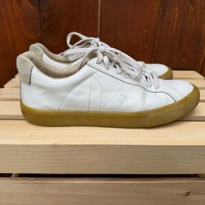 Veja leather sneaker size 9